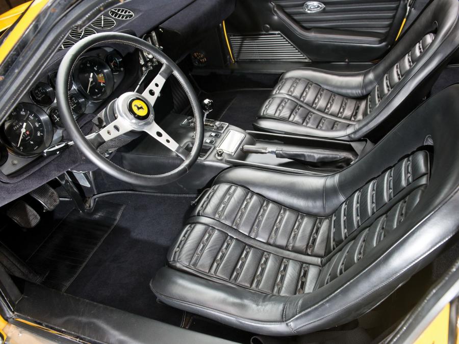 Интерьер Ferrari 365 GTB/4 Daytona 1971 года  (NA) (фото 49 из 58)
